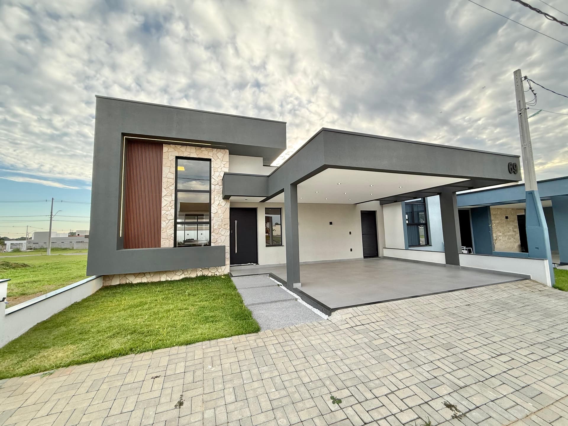 Casa com 3 dormitórios à venda, 159 m² por R$ 1.090.000,00 - Residencial Pérola do Vale - Tremembé/SP em Vila Nossa Sra. Auxiliadora, Tremembé/SP — Orah Houses