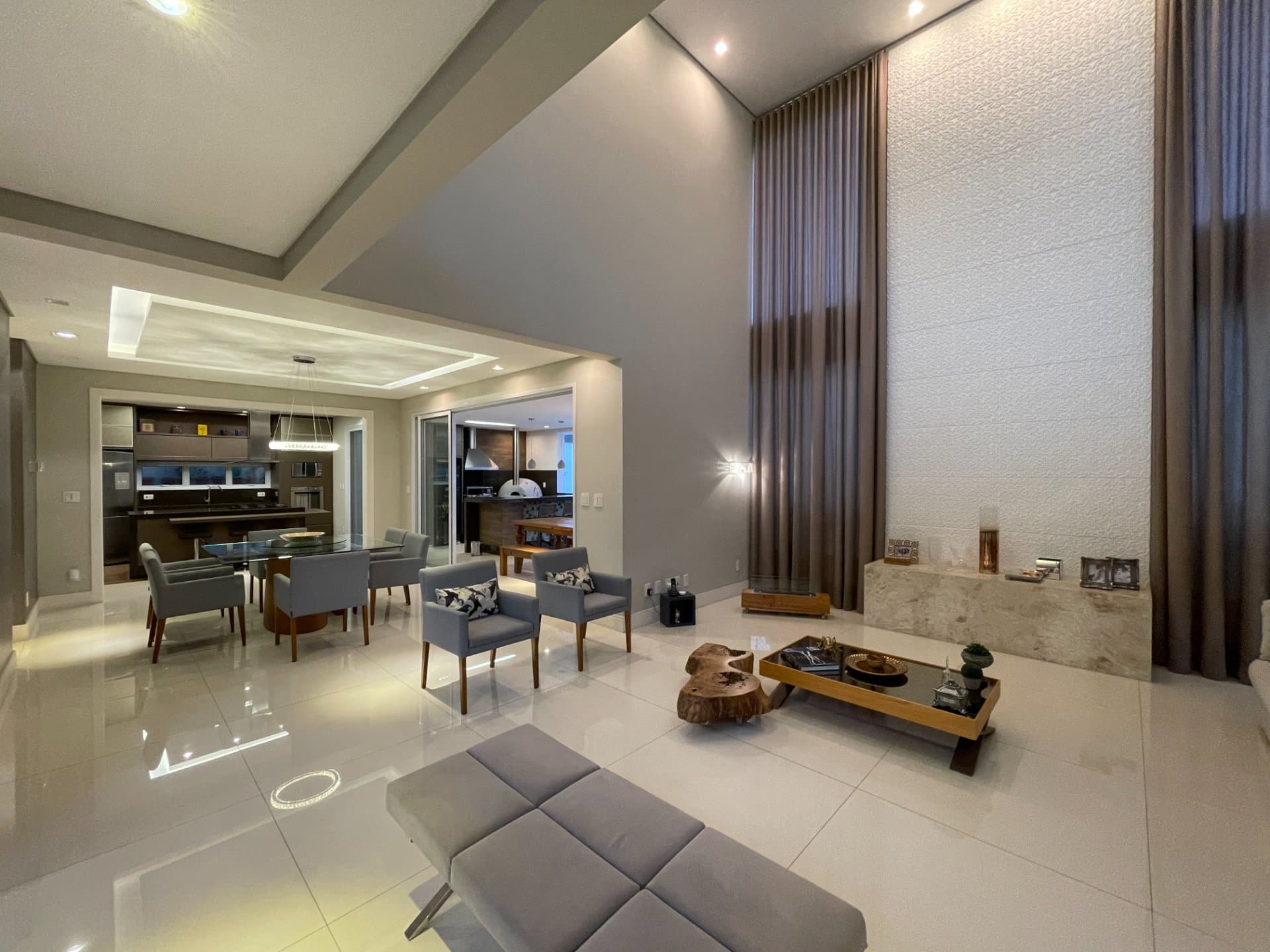Casa com 4 dormitórios à venda, 400 m² por R$ 3.400.000,00 - Condomínio Terras de San Marco - Taubaté/SP em Quiririm, Taubaté/SP — Orah Houses